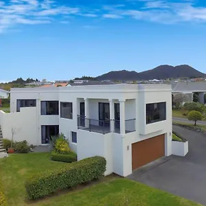 28 , Taupo New Zealand